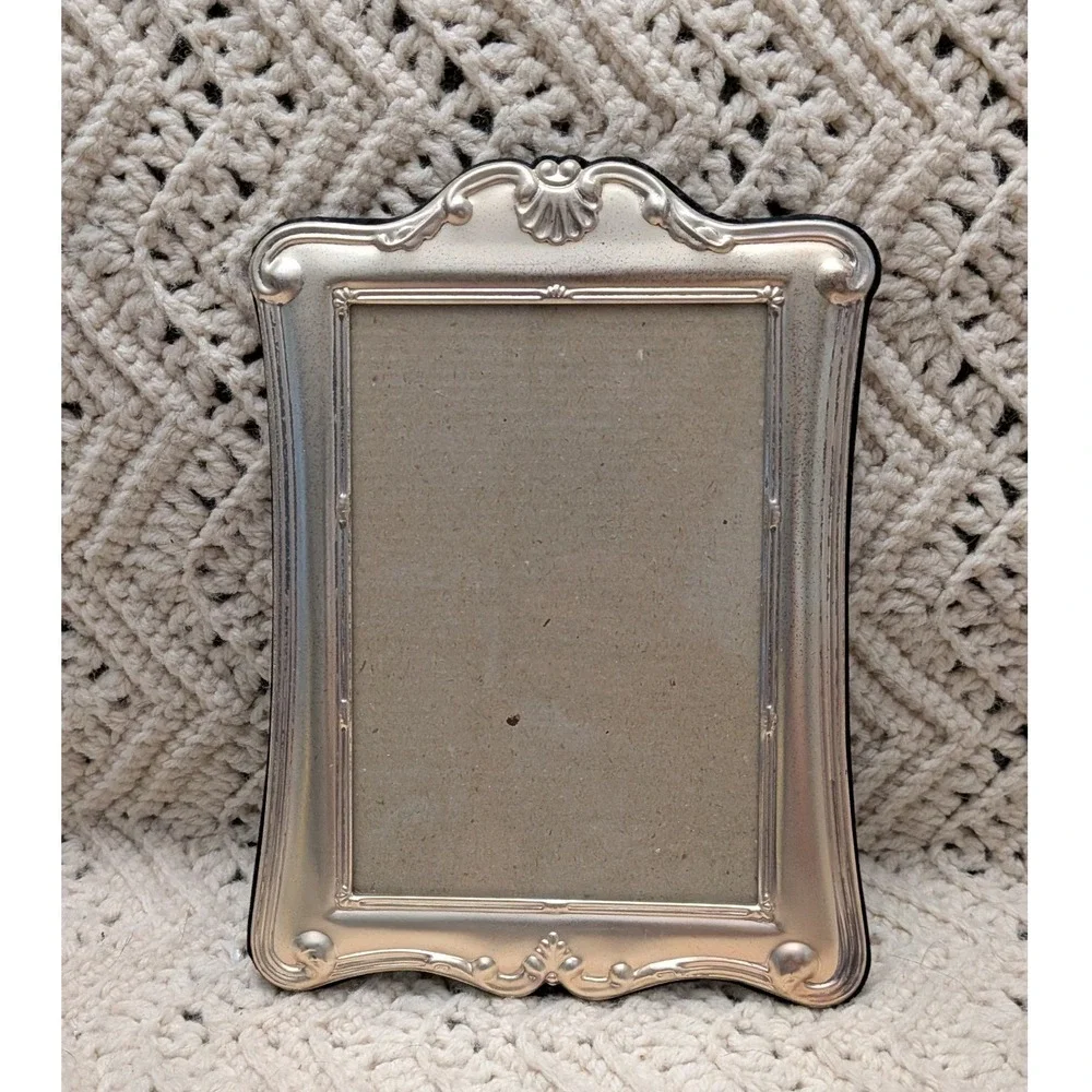Vintage 1993 HB Group Silver Ornate Shell 5x7 Picture Frame Tabletop Wall Mount